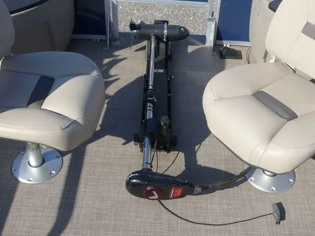 Slide: The Image of Sun Tracker Bass Buggy 18 DLX 2023 - 20