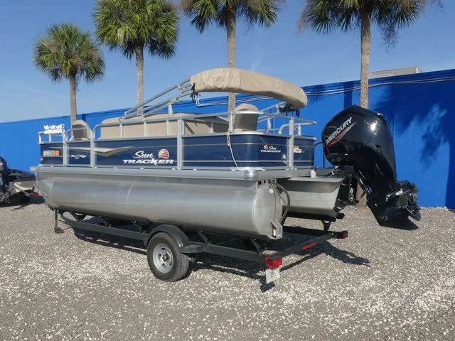 Slide: The Image of Sun Tracker Bass Buggy 18 DLX 2023 - 6