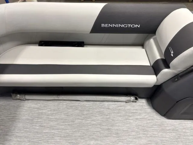 Slide: The Image of Bennington S-One Fish 22 SS Tritoon 2026 - 12