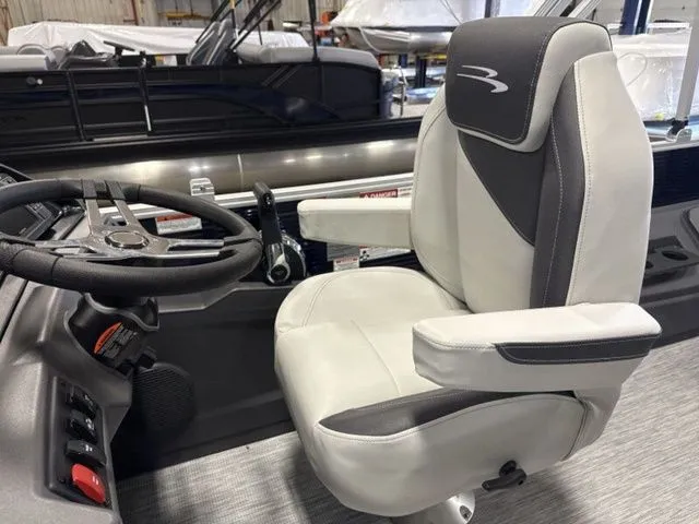 Slide: The Image of Bennington S-One Fish 22 SS Tritoon 2026 - 13