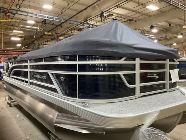 Slide: The Image of Bennington S-One Fish 22 SS Tritoon 2026 - 20