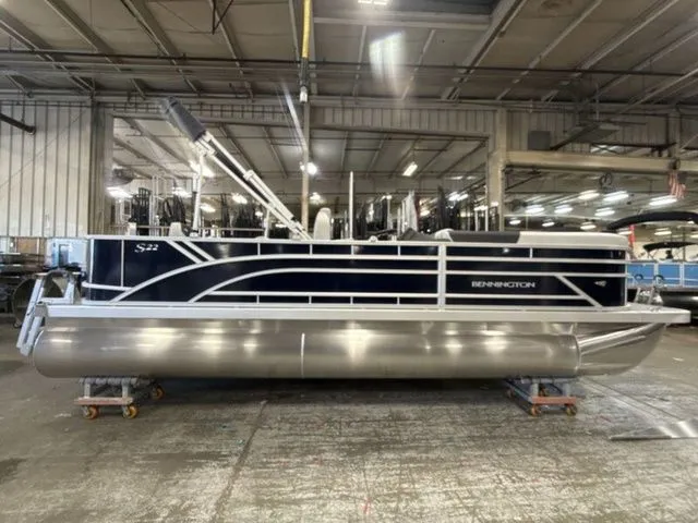 Slide: The Image of Bennington S-One Fish 22 SS Tritoon 2026 - 9