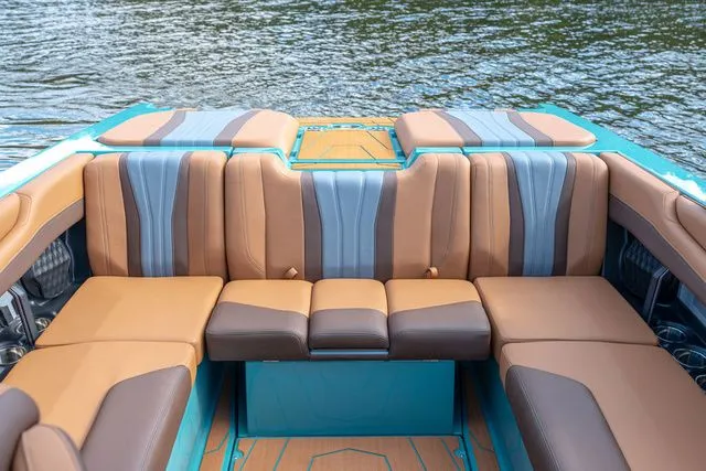 Slide: The Image of Malibu Wakesetter 22 LSV 2026 - 10