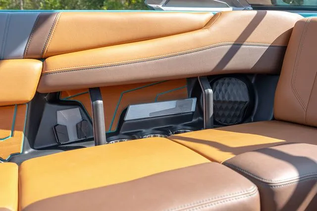 Slide: The Image of Malibu Wakesetter 22 LSV 2026 - 11