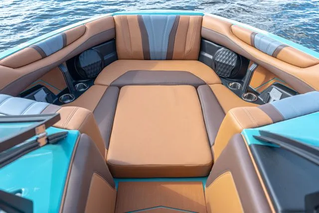 Slide: The Image of Malibu Wakesetter 22 LSV 2026 - 12