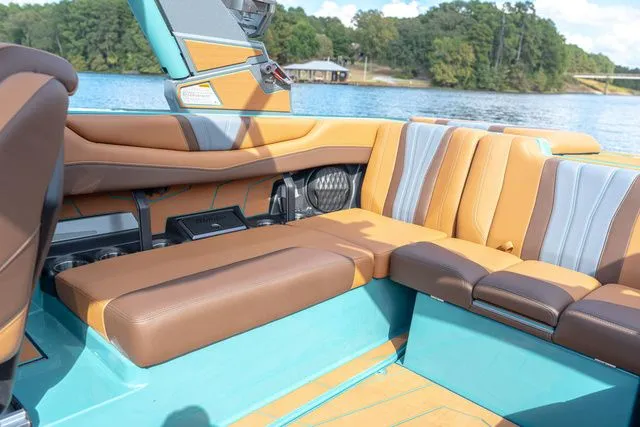 Slide: The Image of Malibu Wakesetter 22 LSV 2026 - 13