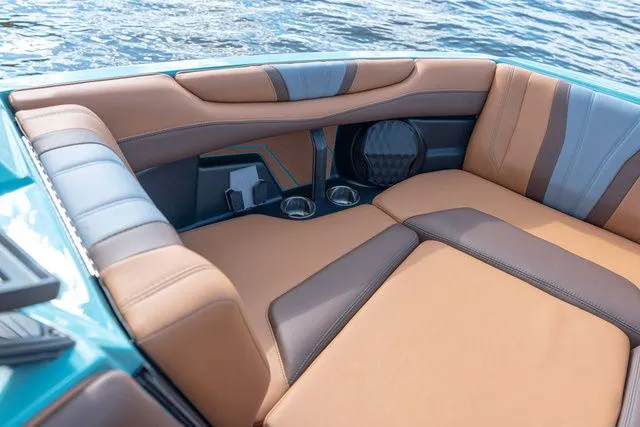 Slide: The Image of Malibu Wakesetter 22 LSV 2026 - 15