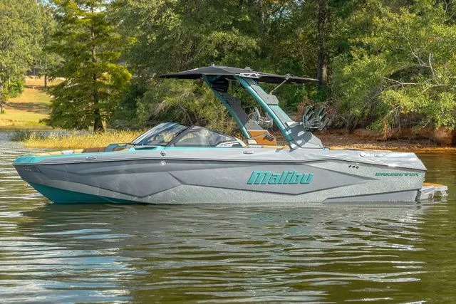 Slide: The Image of Malibu Wakesetter 22 LSV 2026 - 17