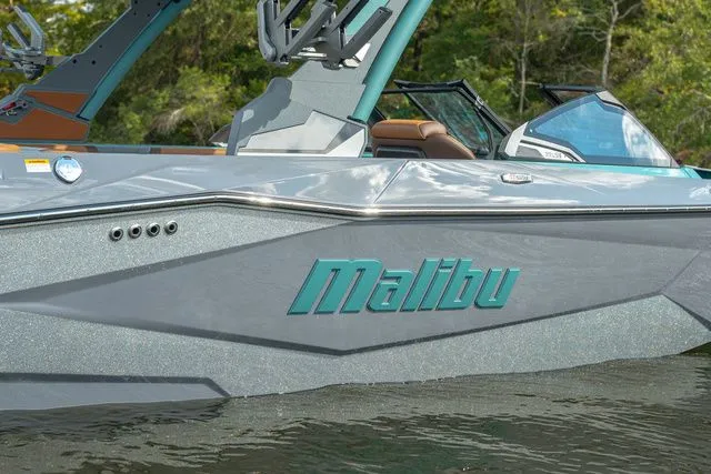 Slide: The Image of Malibu Wakesetter 22 LSV 2026 - 23