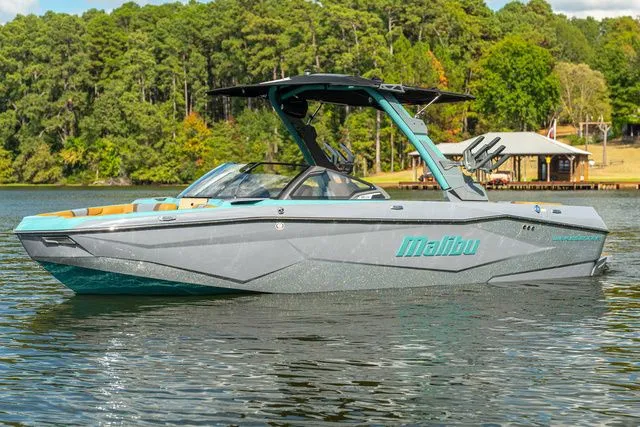 Slide: The Image of Malibu Wakesetter 22 LSV 2026 - 24