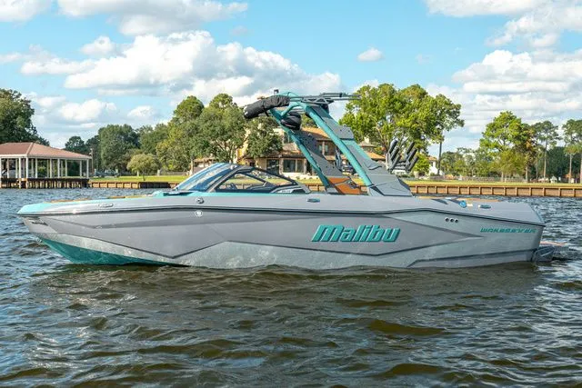 Slide: The Image of Malibu Wakesetter 22 LSV 2026 - 25