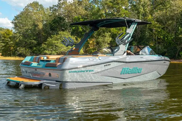 Slide: The Image of Malibu Wakesetter 22 LSV 2026 - 3