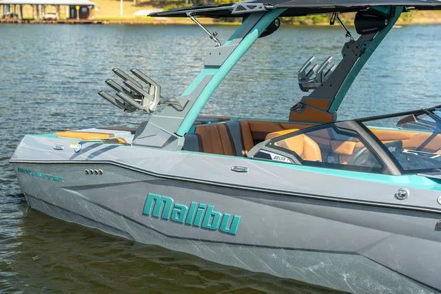 Slide: The Image of Malibu Wakesetter 22 LSV 2026 - 4