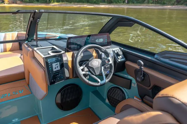 Slide: The Image of Malibu Wakesetter 22 LSV 2026 - 8