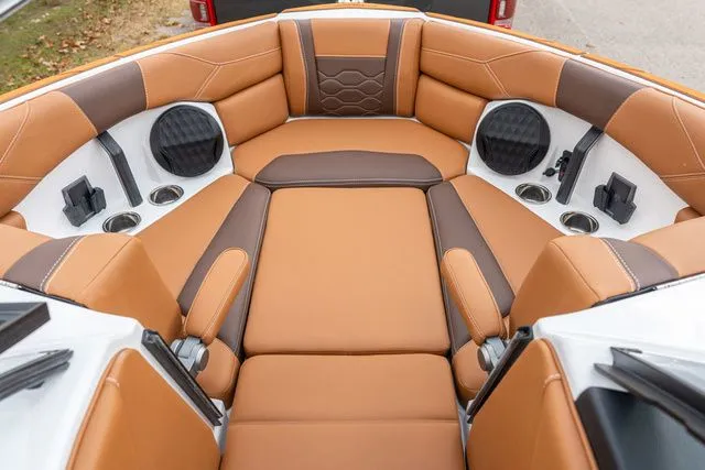 Slide: The Image of Malibu Wakesetter 23 LSV 2026 - 16