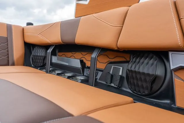 Slide: The Image of Malibu Wakesetter 23 LSV 2026 - 17