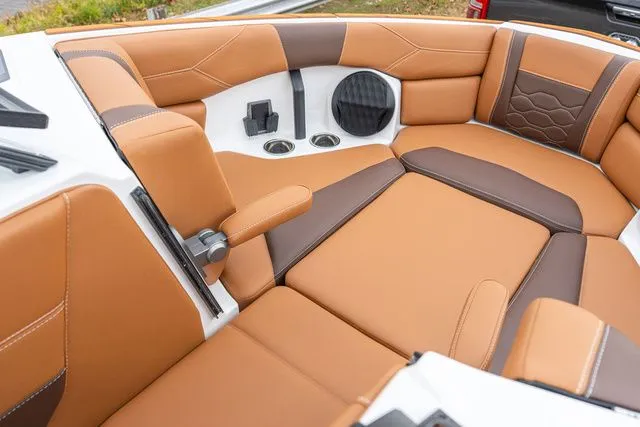 Slide: The Image of Malibu Wakesetter 23 LSV 2026 - 20