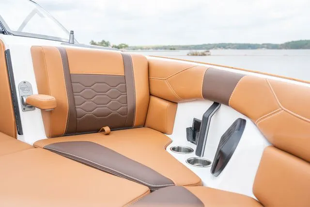 Slide: The Image of Malibu Wakesetter 23 LSV 2026 - 21