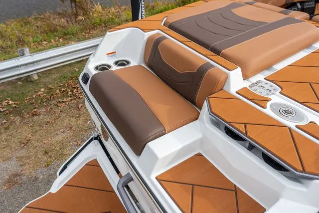 Slide: The Image of Malibu Wakesetter 23 LSV 2026 - 5