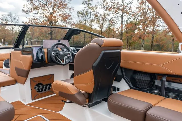 Slide: The Image of Malibu Wakesetter 23 LSV 2026 - 8