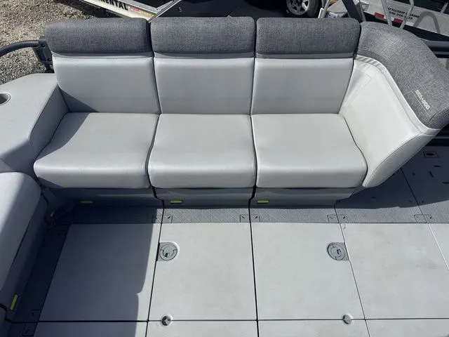 Slide: The Image of Sea-Doo Switch Cruise 21 2023 - 11