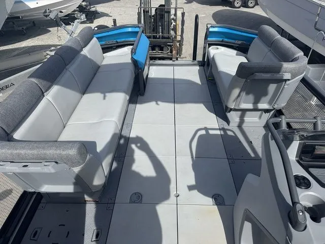 Slide: The Image of Sea-Doo Switch Cruise 21 2023 - 15