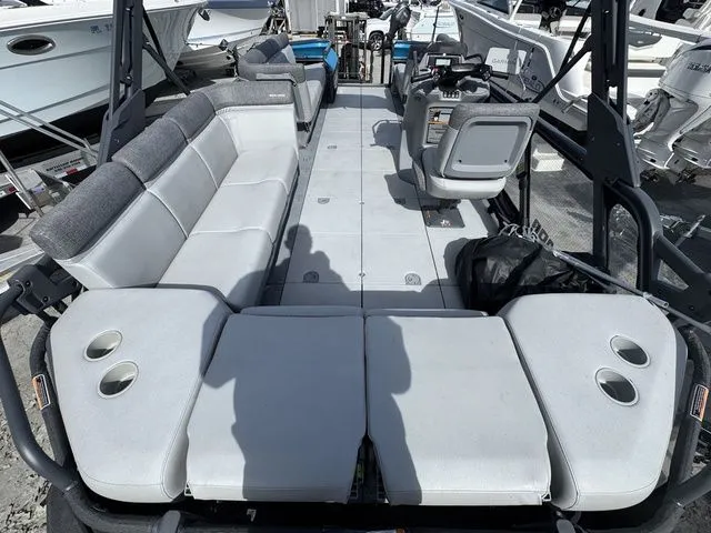 Slide: The Image of Sea-Doo Switch Cruise 21 2023 - 7