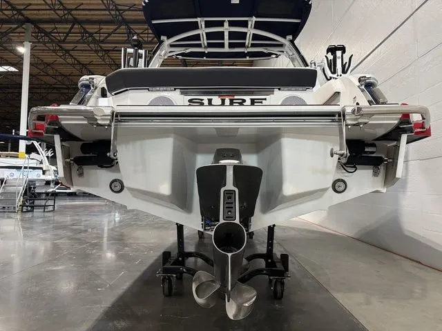 Slide: The Image of Cobalt R6 Surf 2025 - 6