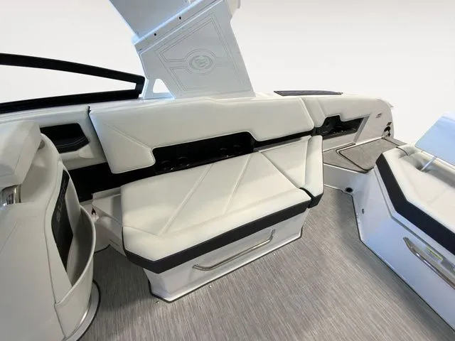 Slide: The Image of Cobalt R8 Surf 2026 - 10