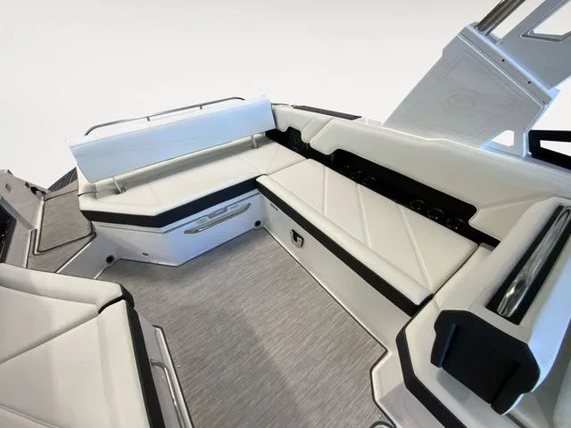 Slide: The Image of Cobalt R8 Surf 2026 - 9