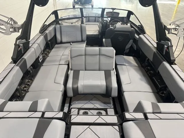 Slide: The Image of Malibu Wakesetter 23 LSV 2025 - 11