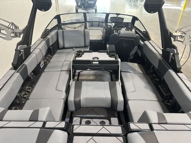 Slide: The Image of Malibu Wakesetter 23 LSV 2025 - 12