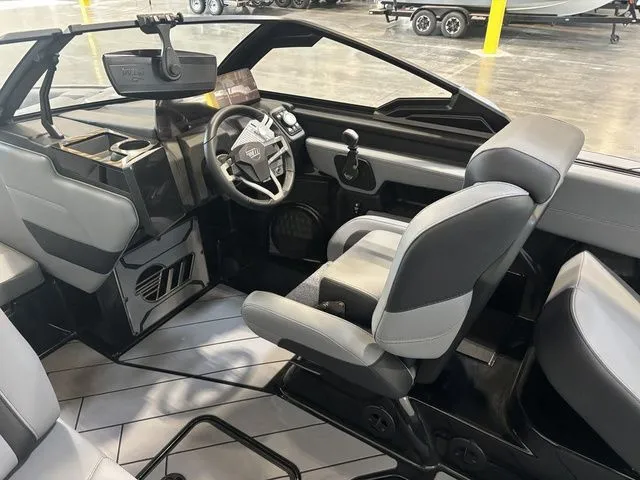 Slide: The Image of Malibu Wakesetter 23 LSV 2025 - 17