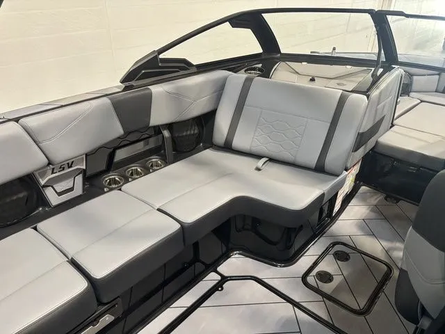 Slide: The Image of Malibu Wakesetter 23 LSV 2025 - 18