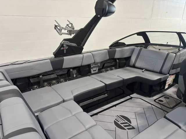 Slide: The Image of Malibu Wakesetter 23 LSV 2025 - 19