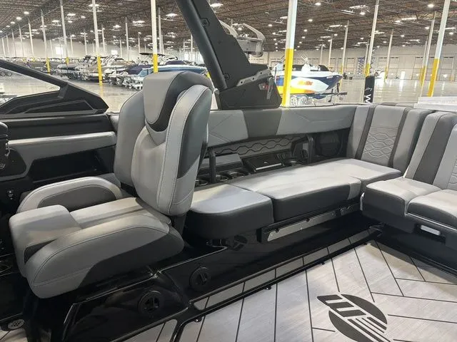 Slide: The Image of Malibu Wakesetter 23 LSV 2025 - 20