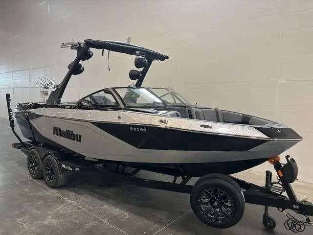 Slide: The Image of Malibu Wakesetter 23 LSV 2025 - 3