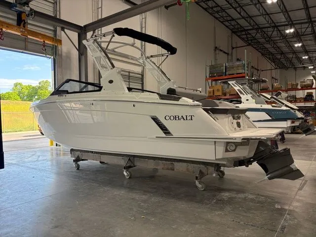 Slide: The Image of Cobalt R6 Surf 2025 - 12