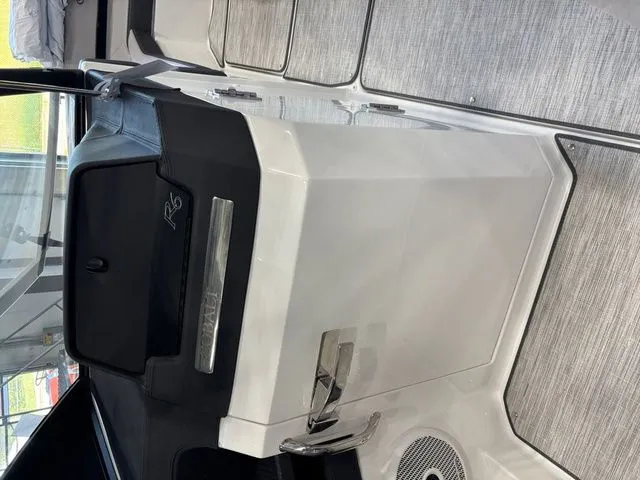 Slide: The Image of Cobalt R6 Surf 2025 - 18