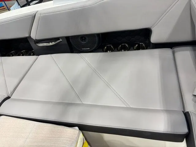 Slide: The Image of Cobalt R6 Surf 2025 - 21