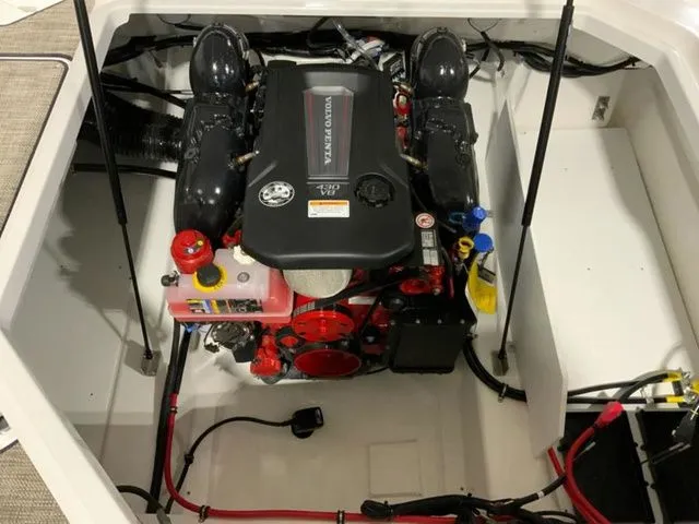 Slide: The Image of Cobalt R8 2025 - 18