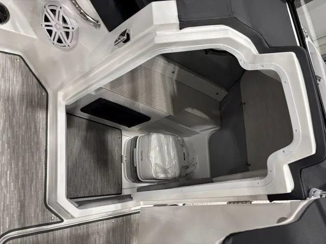 Slide: The Image of Cobalt R8 Surf 2026 - 14