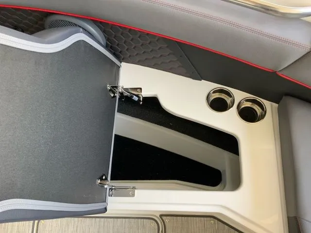 Slide: The Image of Cobalt R8 Surf 2026 - 15