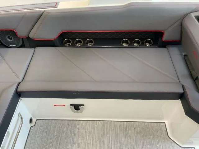 Slide: The Image of Cobalt R8 Surf 2026 - 18