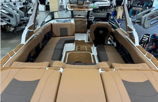 Slide: The Image of Malibu Wakesetter 23 LSV 2026 - 5