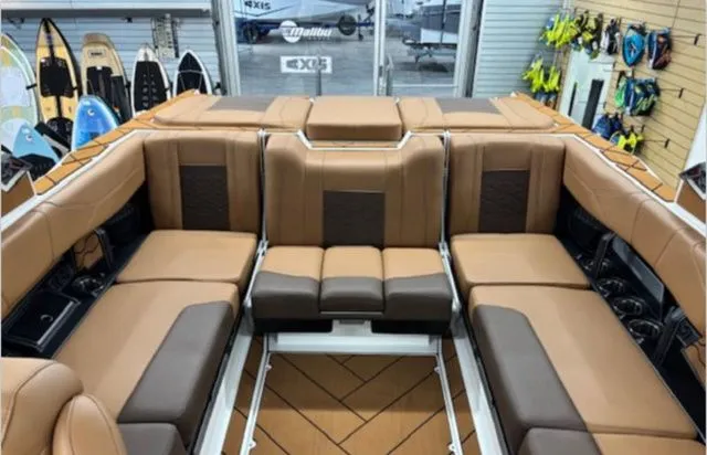 Slide: The Image of Malibu Wakesetter 23 LSV 2026 - 8