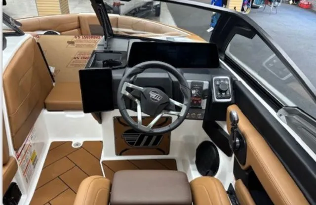 Slide: The Image of Malibu Wakesetter 23 LSV 2026 - 9