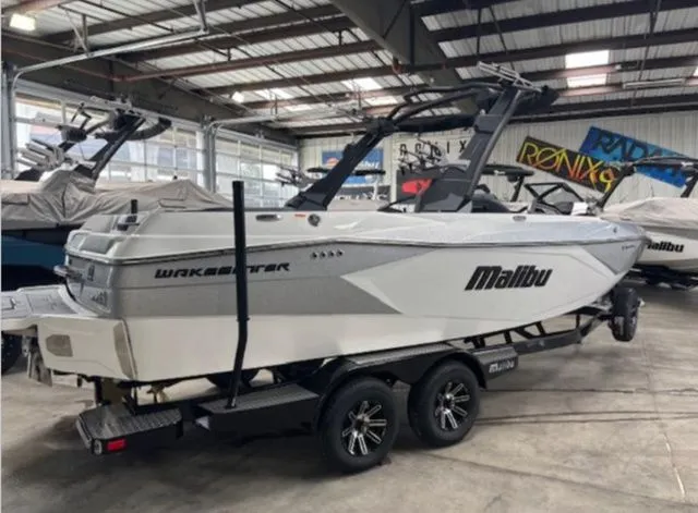 Slide: The Image of Malibu Wakesetter 23 LSV 2026 - 3