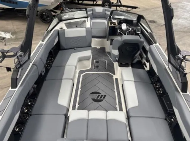 Slide: The Image of Malibu Wakesetter 23 LSV 2026 - 4