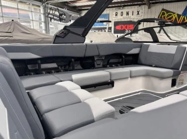 Slide: The Image of Malibu Wakesetter 23 LSV 2026 - 6